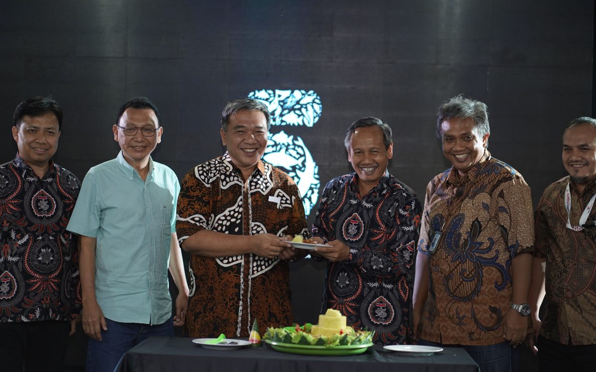 Gemerlap Dies Natalis ITTelkom Surabaya ke-5 : Technologia 2.0